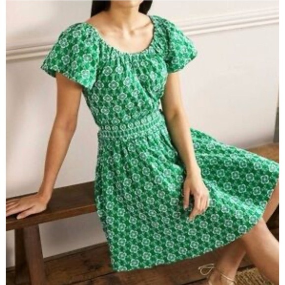 Boden Dresses & Skirts - Boden Size 8 Green Embroidered Bohemian Scoop Neck Dress